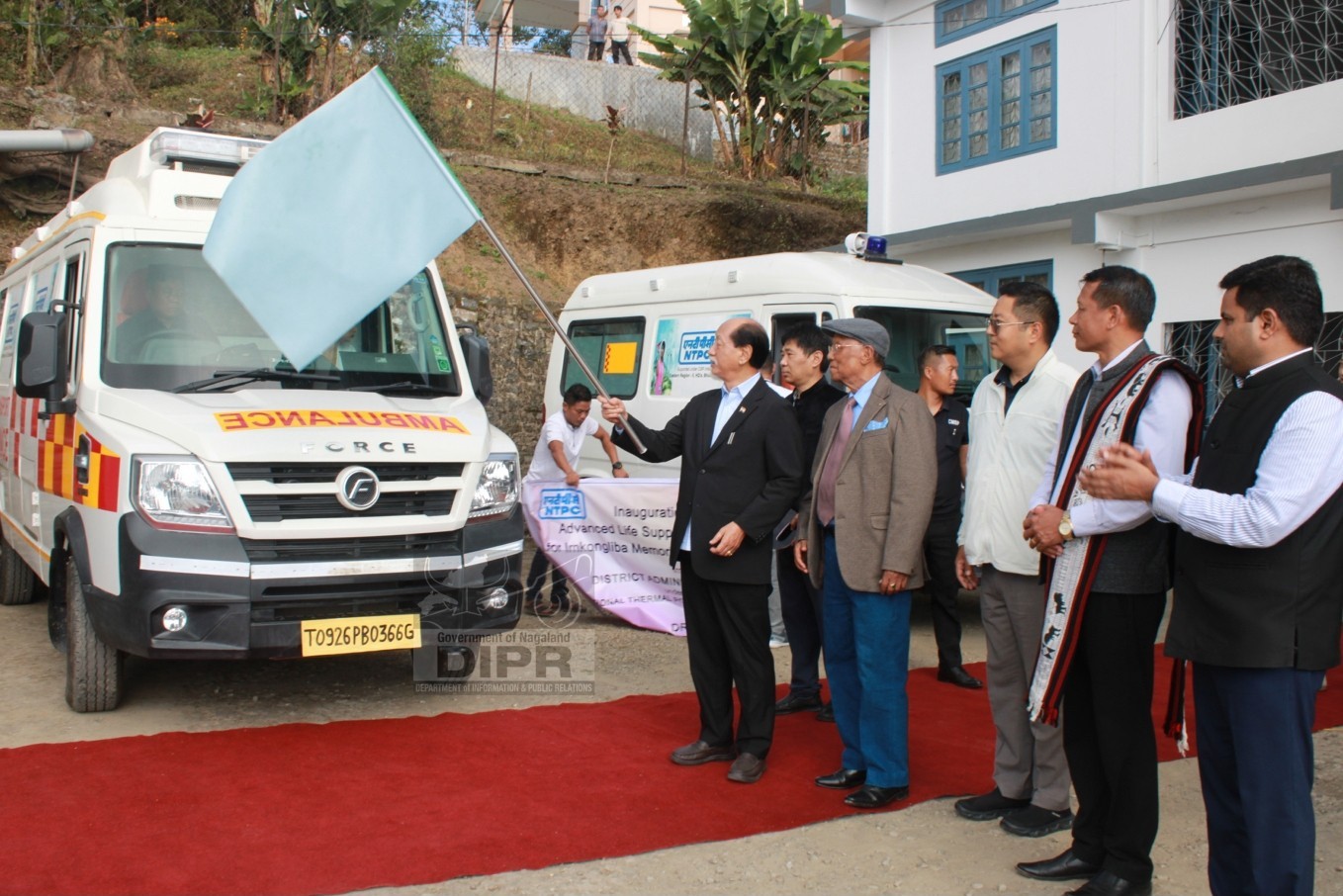 Chief Minister, Dr. Neiphiu Rio flagging-off Advanced Life Support Ambulance and Hearse Van for Imkongliba Memorial District Hospital, Mokokchung at Commissioner’s Rest House, Mokokchung on 30th October 2026. (DPRO Mokokchung)